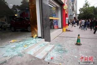 女子爆料石墩堵门视频,真相背后引关注 第2张 女子爆料石墩堵门视频,真相背后引关注 第2张